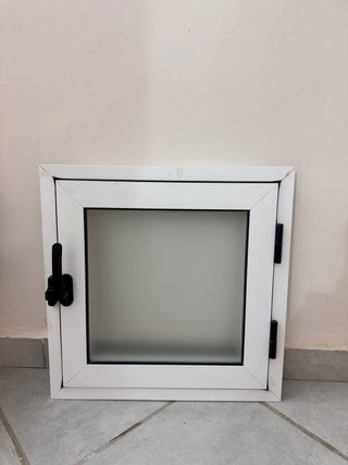 Ventana de Baño Blanca 53x53 cm