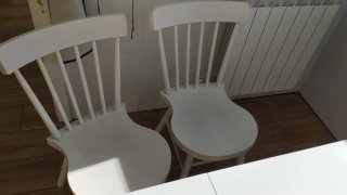 Juego de 2 sillas de madera blancas