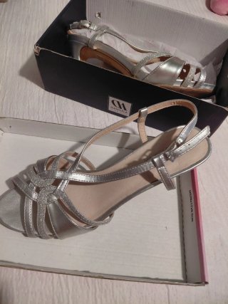 Sandalias D'Angela tacón plateadas