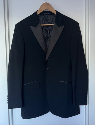 Blazer Negro con Solapas de Satén