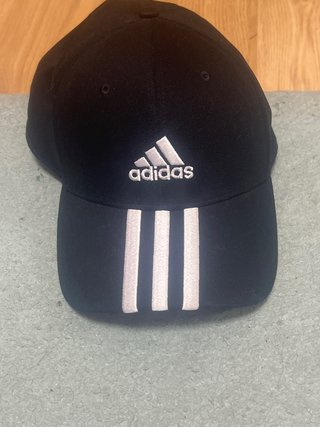 Gorra adidas Negra