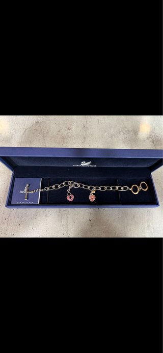 Pulsera Swarovski Corazón y Cruz.