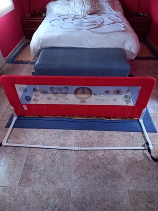 Barrera seguridad cama.