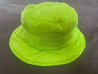 Gorro Impermeable Bimba y Lola Verde Flúor.