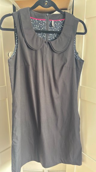 Vestido Naf Naf negro con cuello Peter Pan