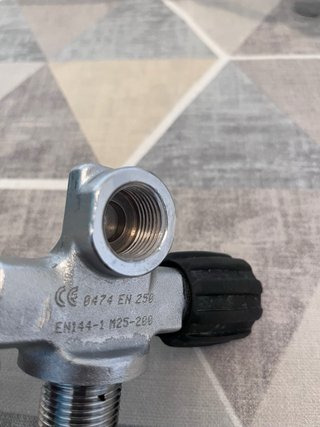 Grifería BTS para botella de buceo