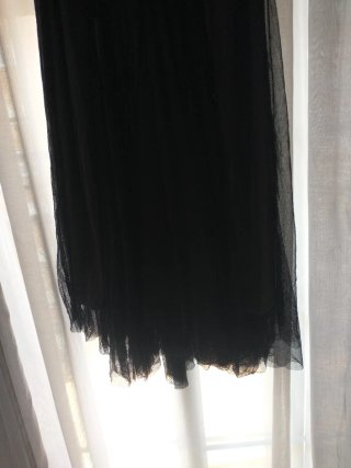 Vestido de fiesta largo gris con pedrería