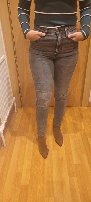 Pantalones vaqueros grises