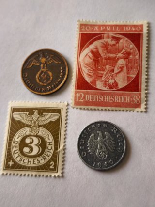 Lote monedas y sellos nazis