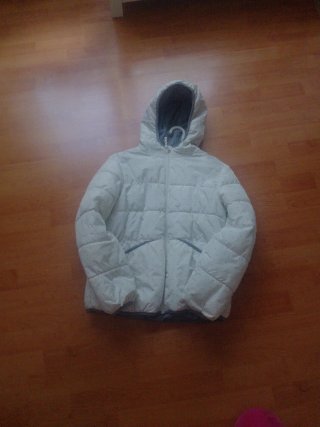 Cazadora acolchada blanca con capucha talla 13/14