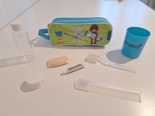Estuche/Neceser IMAGINARIUM infantil + Kit de Aseo