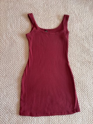 Vestido Corto Granate de Tirantes