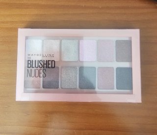 Paleta de Sombras The Blushed Nudes Maybelline