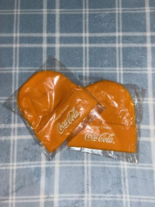 2 Gorros Coca-Cola Naranja Crema