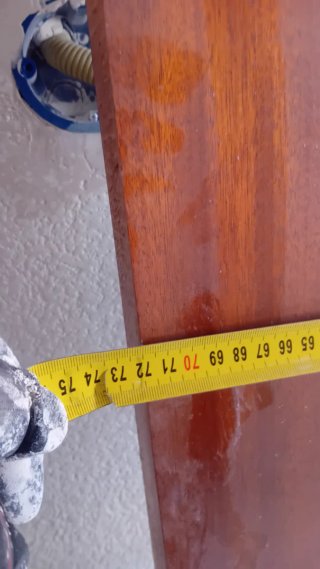 Hoja de puerta de madera con cristal