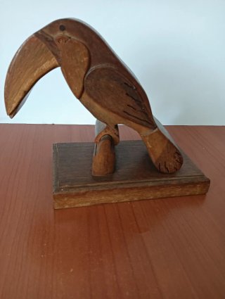 Tucano in legno decorativo