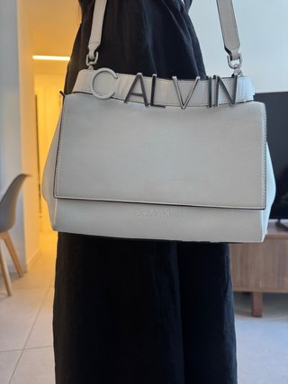 Bolso Calvin Klein Blanco y Plateado