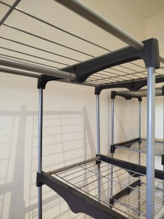 Scaffale modulare in ferro e plastica