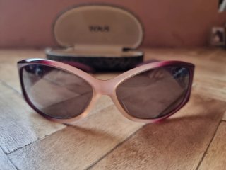 Gafas de sol Tous en tonos rosados.