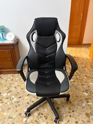 Silla Gamer Negra y Blanca