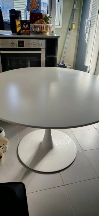 Mesa de comedor redonda blanca