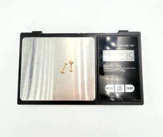 Pendiente de oro de 18k con circonitas, 0.36 g.