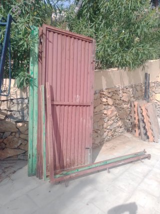 Puerta de garaje metálica de 3 hojas