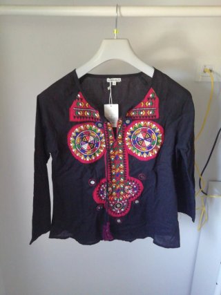 Camiseta Bordada Natura Talla S. Sin estrenar. 30€
