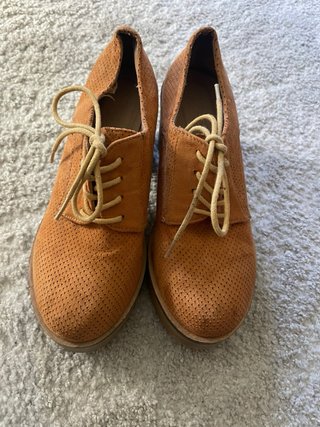 Zapatos marrones con plataforma