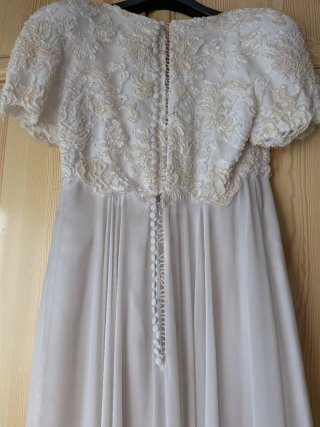 Vestido de novia blanco con encaje