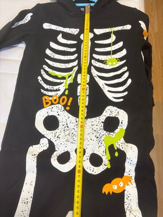 Mono esqueleto Halloween con capucha. Talla 6-7