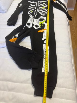 Mono esqueleto Halloween con capucha. Talla 6-7