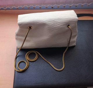 Bolso de fiesta Mango beige y dorado