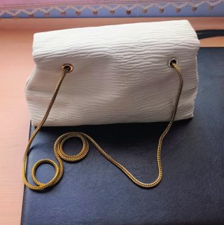 Bolso de fiesta Mango beige y dorado