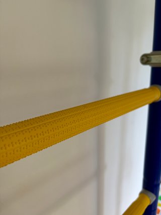 Barra de pared infantil con accesorios