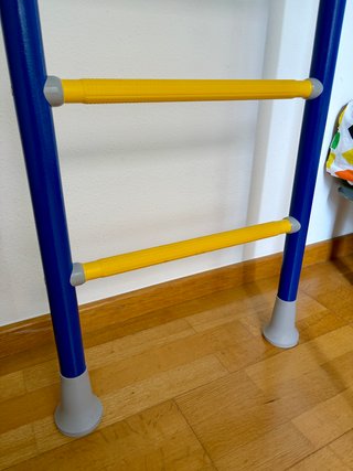 Barra de pared infantil con accesorios
