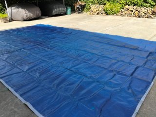 Toldo azul y gris para remolques o cubiertas