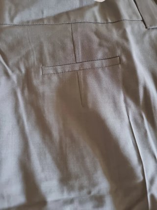 Pantalón tipo falda gris
