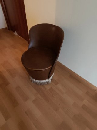Sillón de habitación marrón