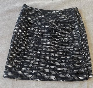 Falda estampada negra, blanca y gris