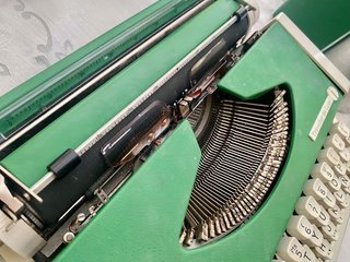 Máquina de escribir Olympia Traveller de Luxe