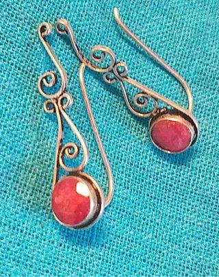 Pendientes Artesanales con Piedra Roja