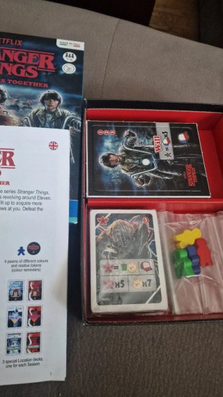 Juego de mesa Stranger Things: Adventures Together