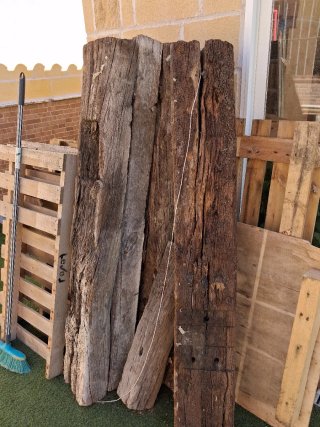 Viga de madera rústica