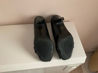 Zapatos de tacón negros Endble