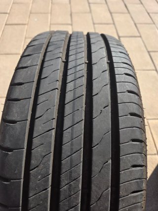 2 Neumáticos Goodyear EfficientGrip