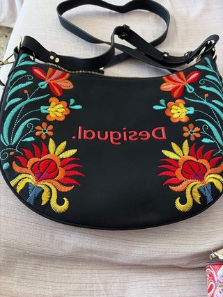 Bolso Desigual Negro con Bordado Floral 28x38,