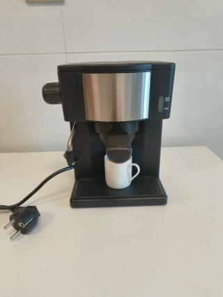 Cafetera Eléctrica Negra y Plateada