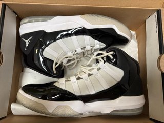 Zapatillas Jordan Max Aura Negro/Blanco Talla 44