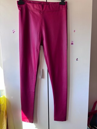 Pantalón de cuero burdeos